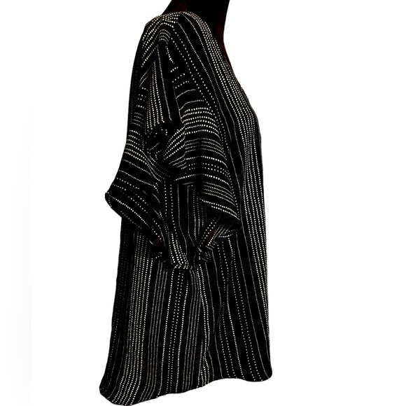 Simply Styled Black & White striped tunic length top in XLP. Like New. - Picture 3 of 4